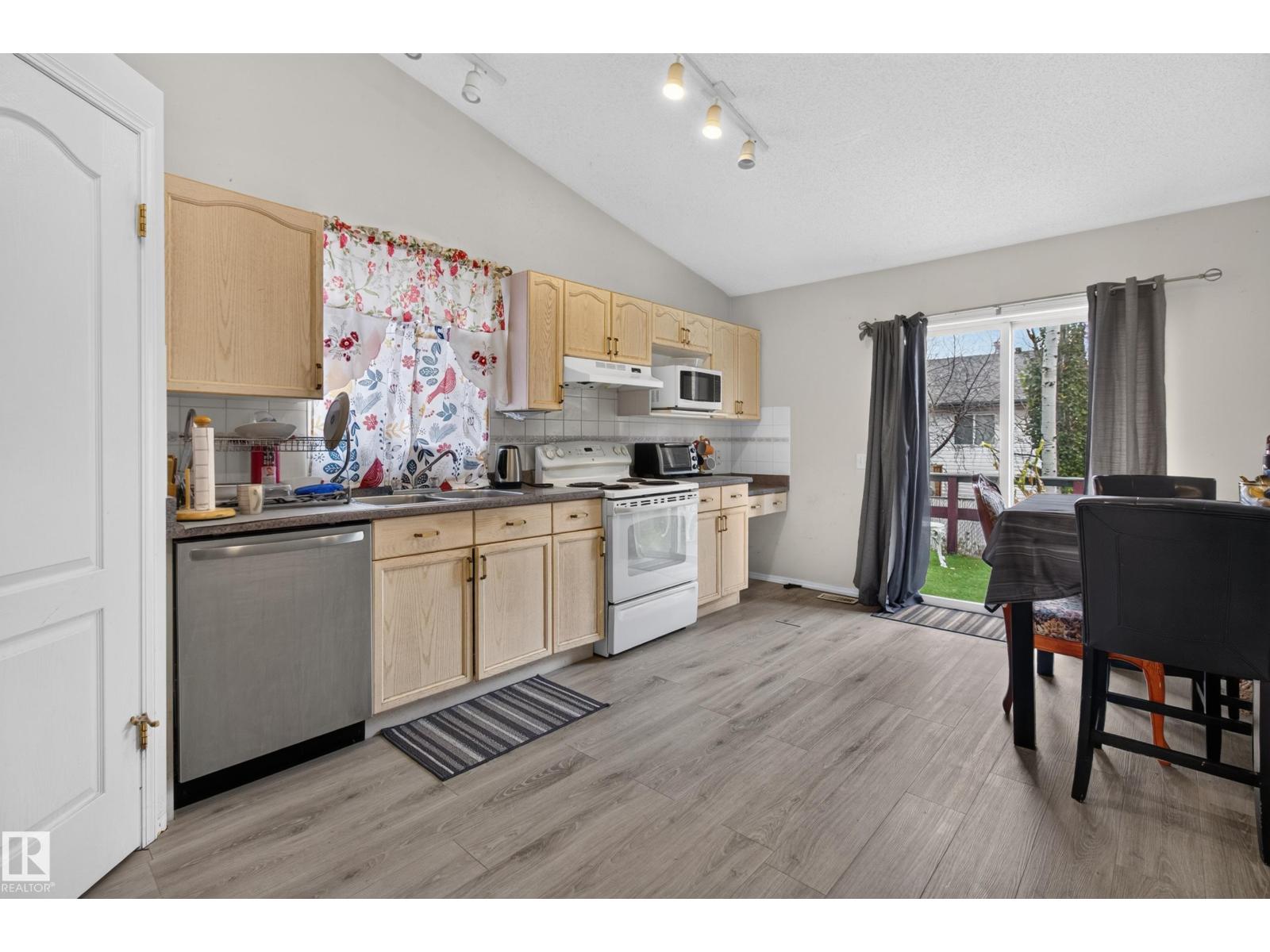 13111 36 St Nw Property Photo 6