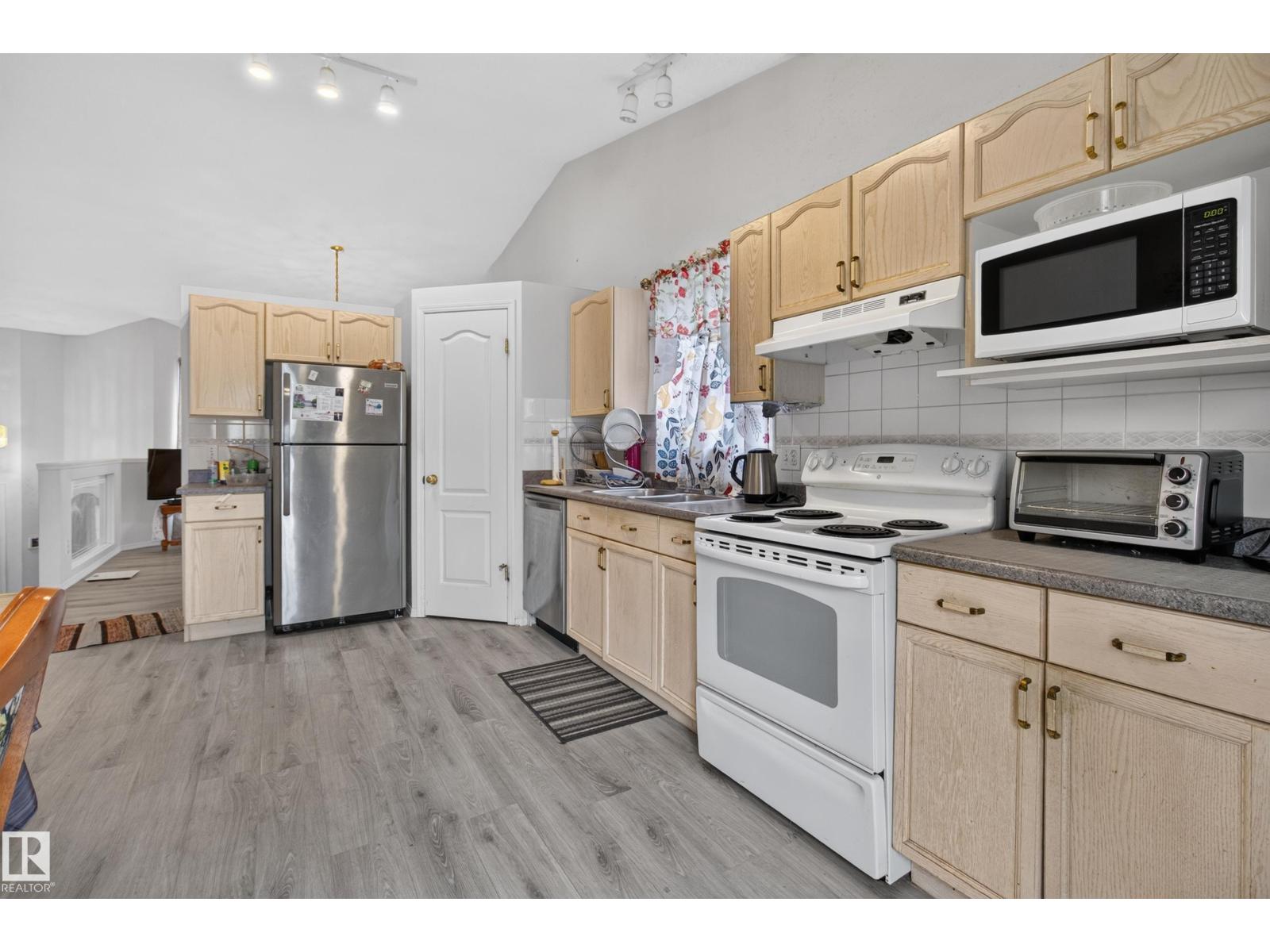 13111 36 St Nw Property Photo 7