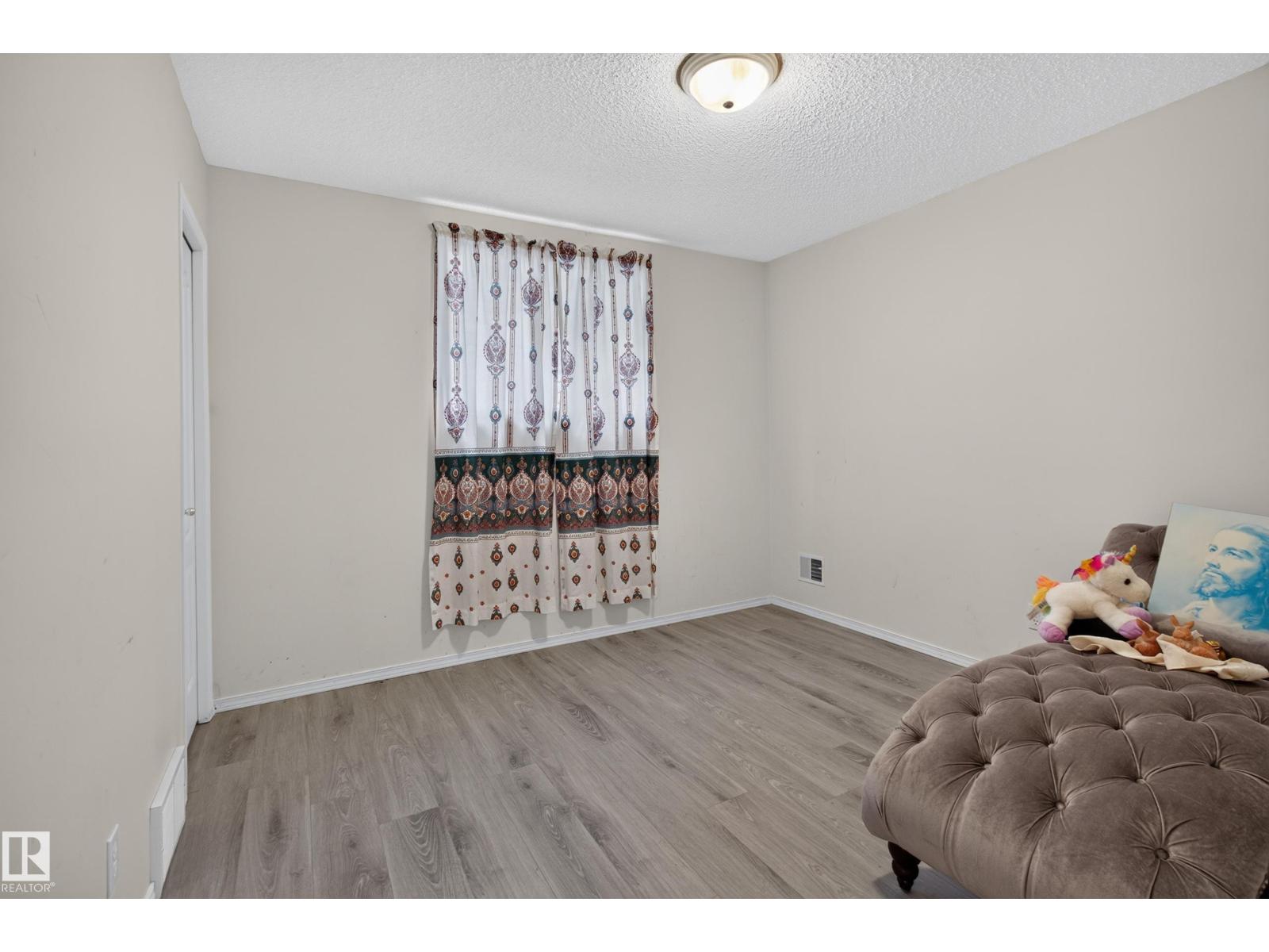 13111 36 St Nw Property Photo 19