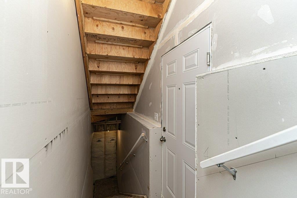 6407 63 St Property Photo 18
