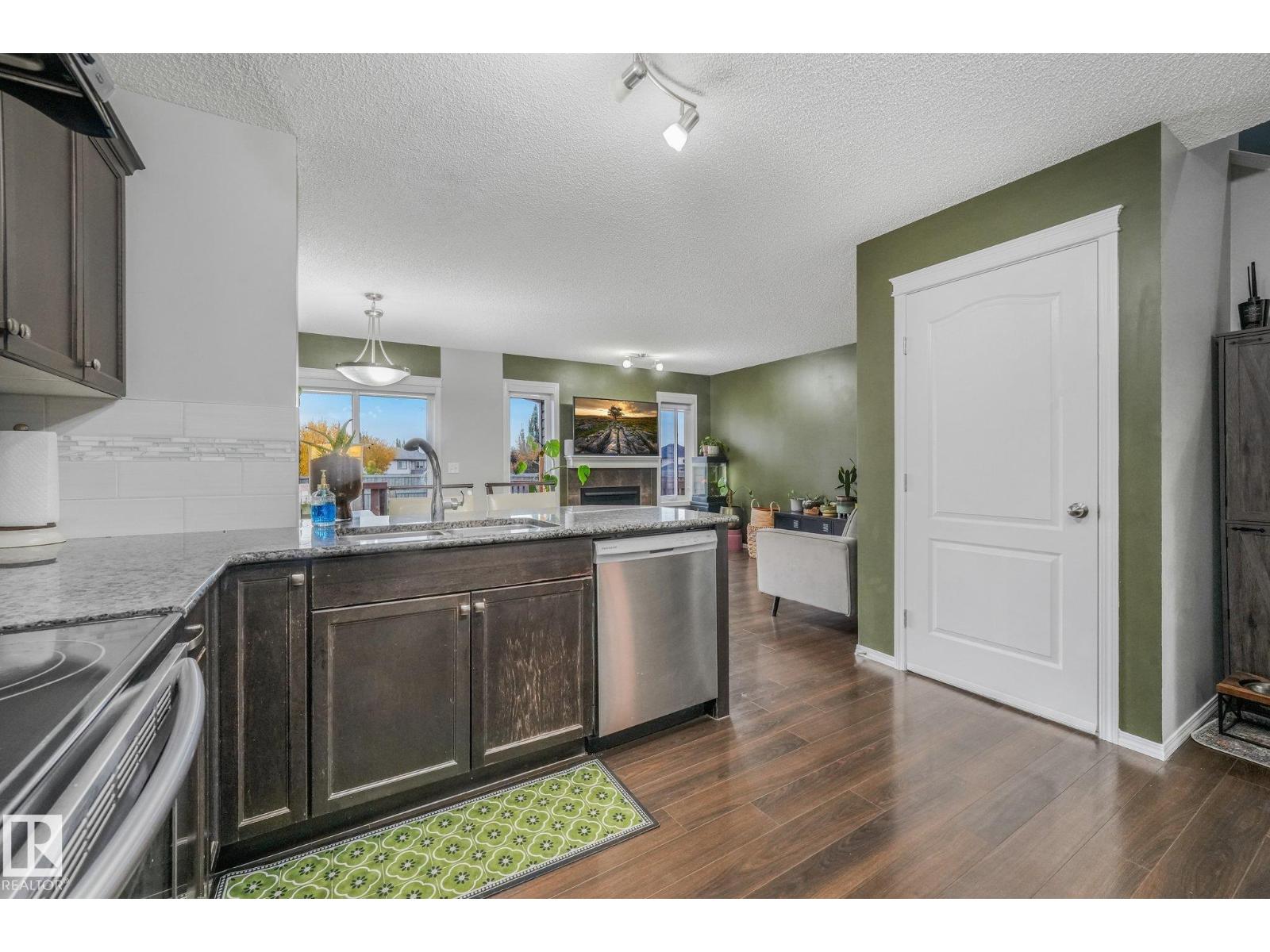 1947 118 St Sw Property Photo 6