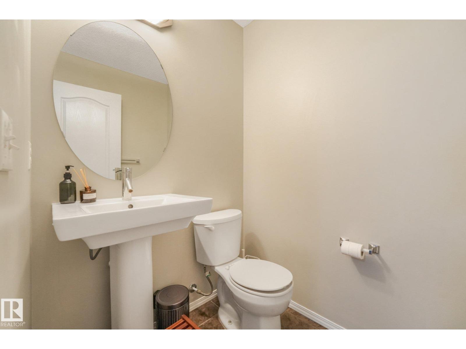 1947 118 St Sw Property Photo 8