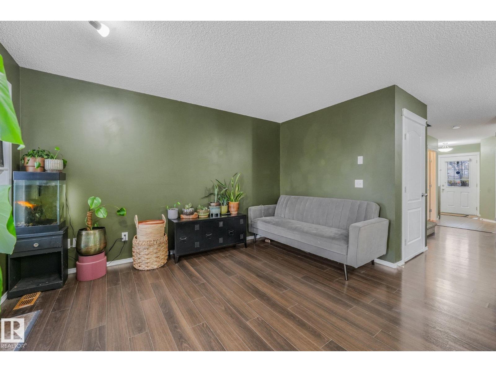 1947 118 St Sw Property Photo 10