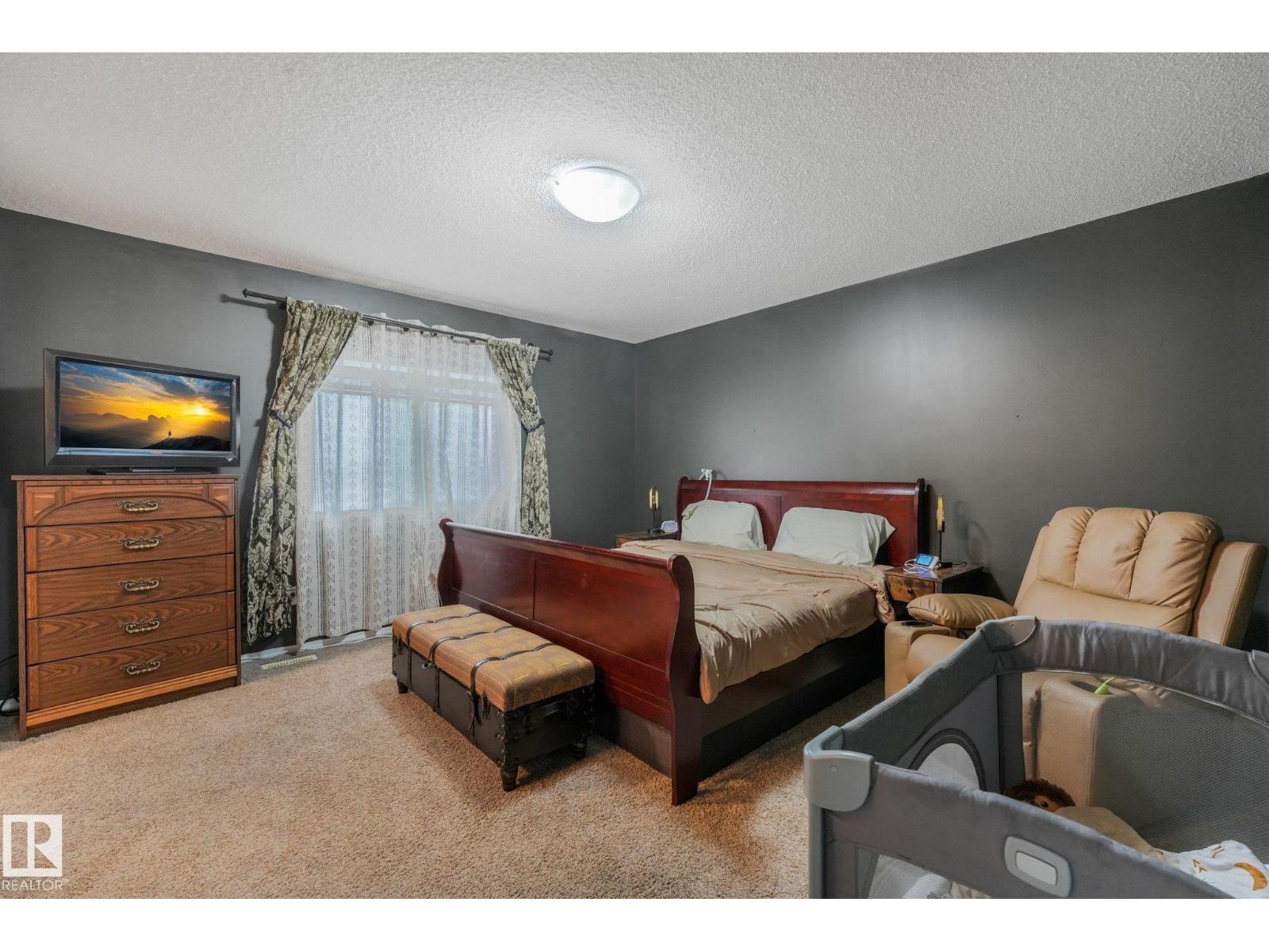 1947 118 St Sw Property Photo 22