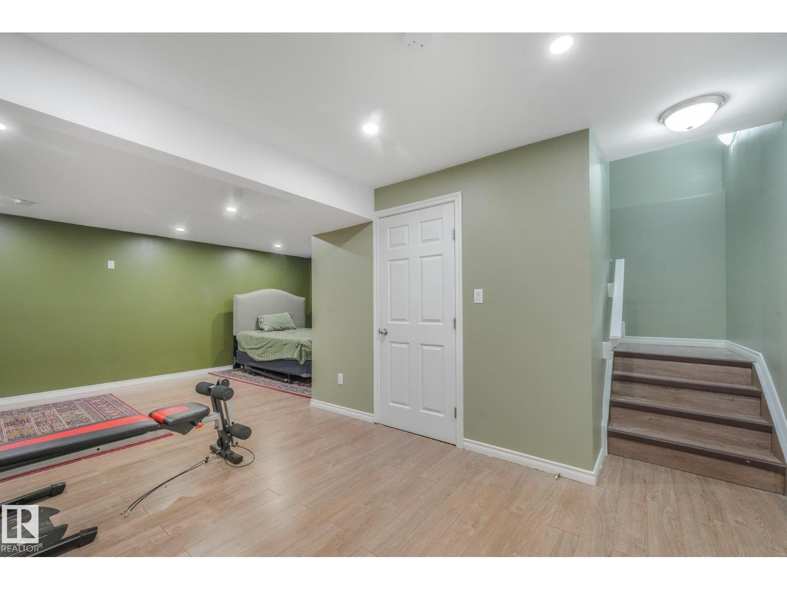 1947 118 St Sw Property Photo 25