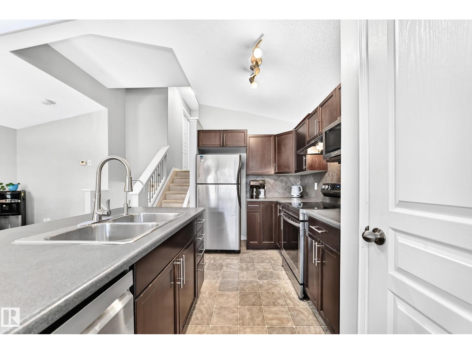 21211 59 Av Nw Property Photo 6