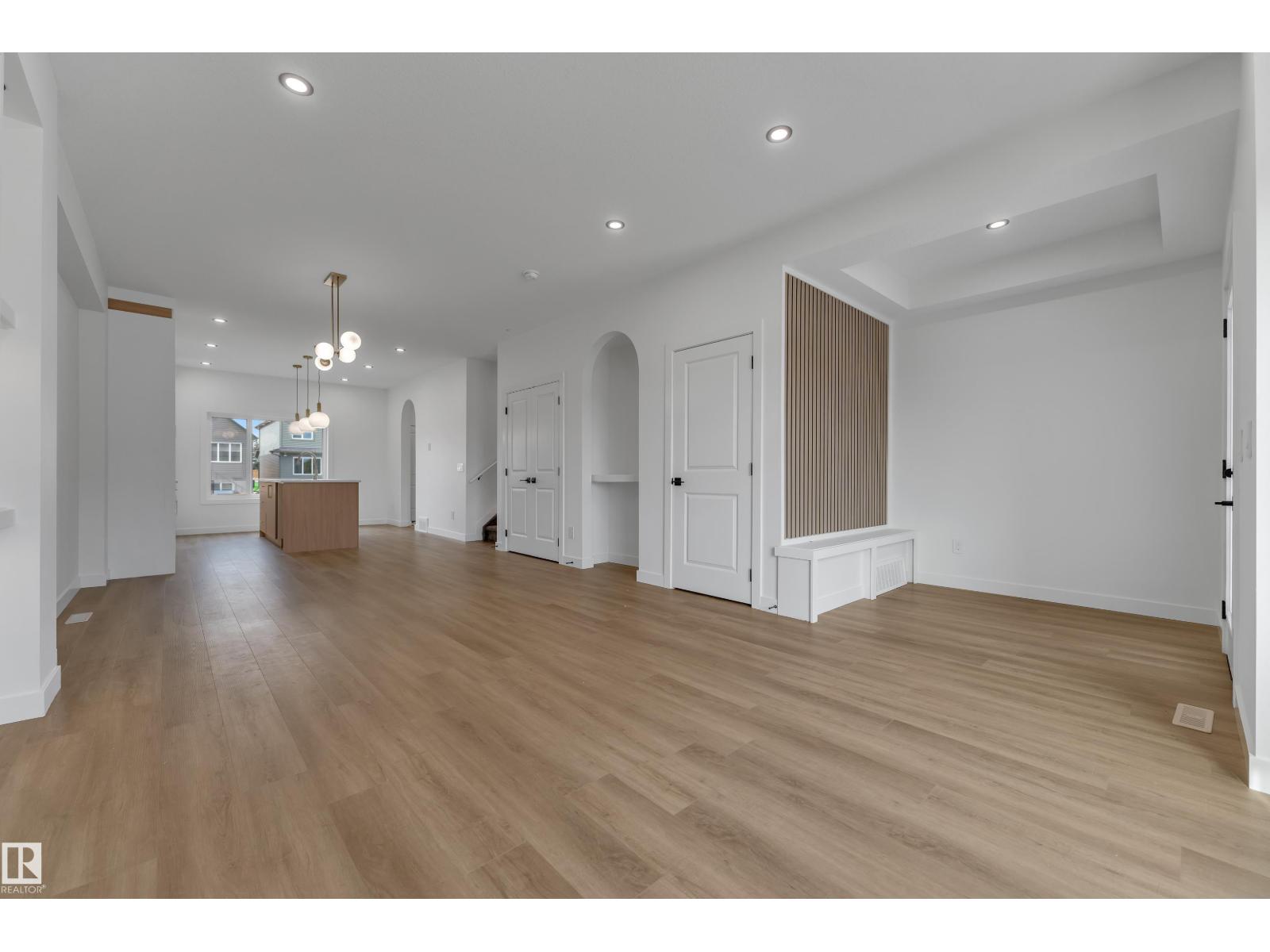 303 Falcon Cr Property Photo 4