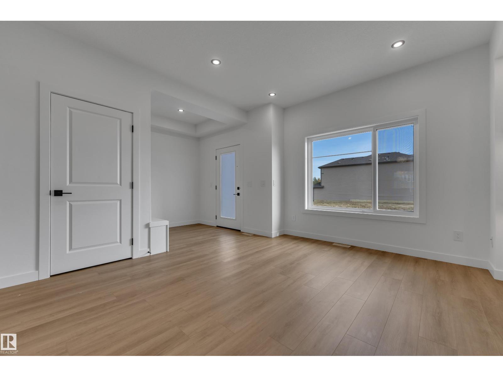 303 Falcon Cr Property Photo 14