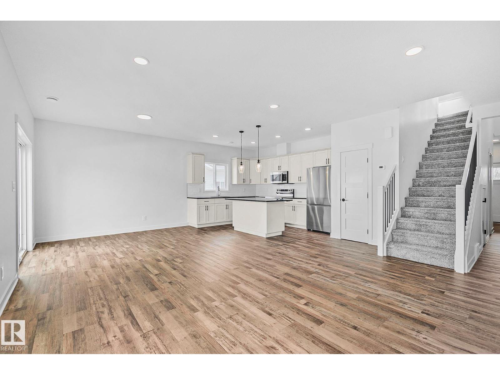 4803 53 Av Property Photo 6