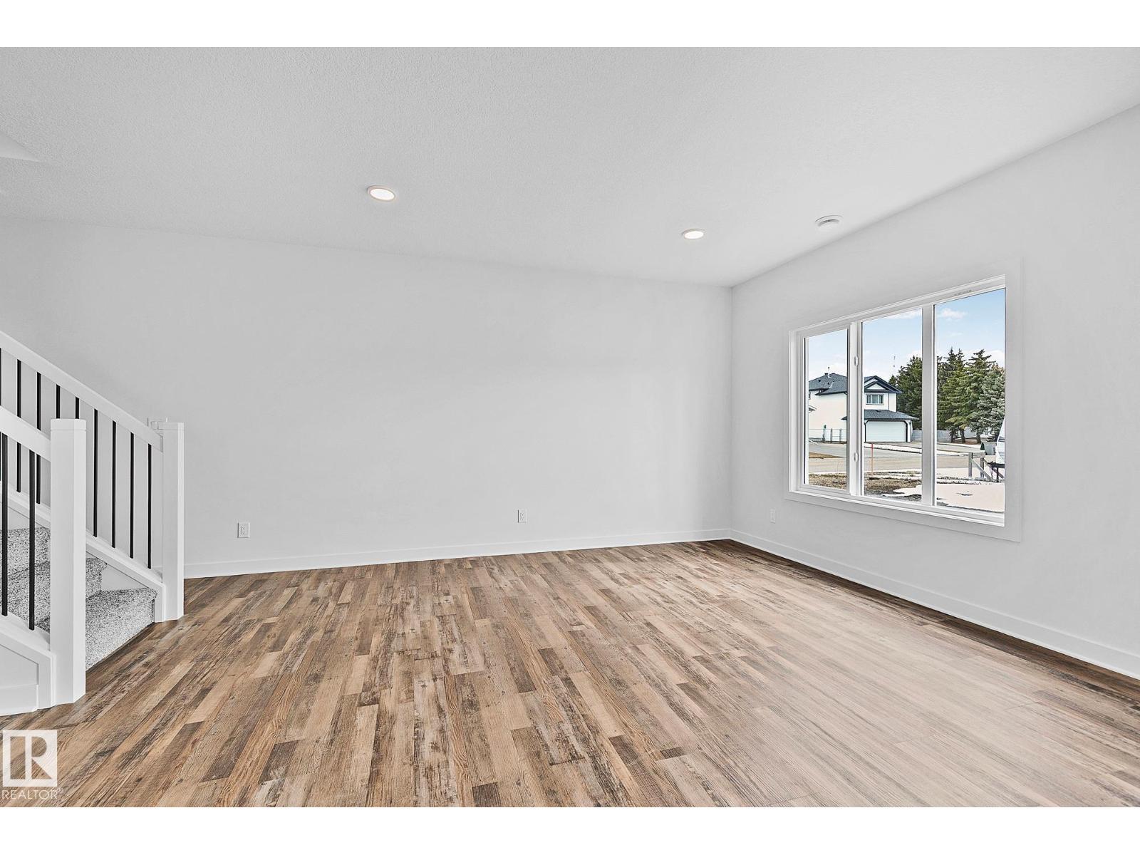 4803 53 Av Property Photo 8
