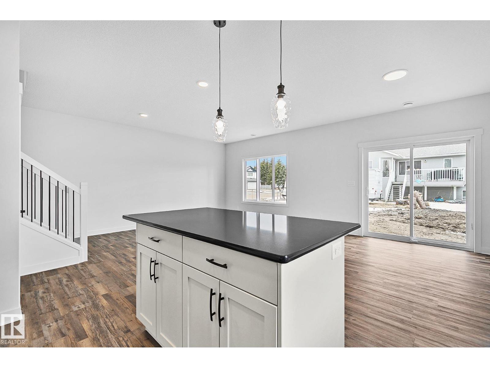 4803 53 Av Property Photo 15