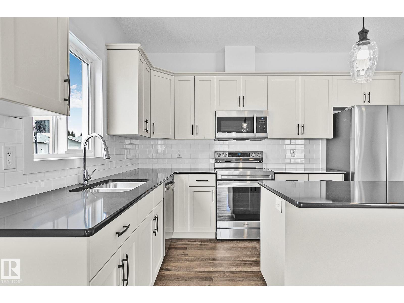 4803 53 Av Property Photo 16