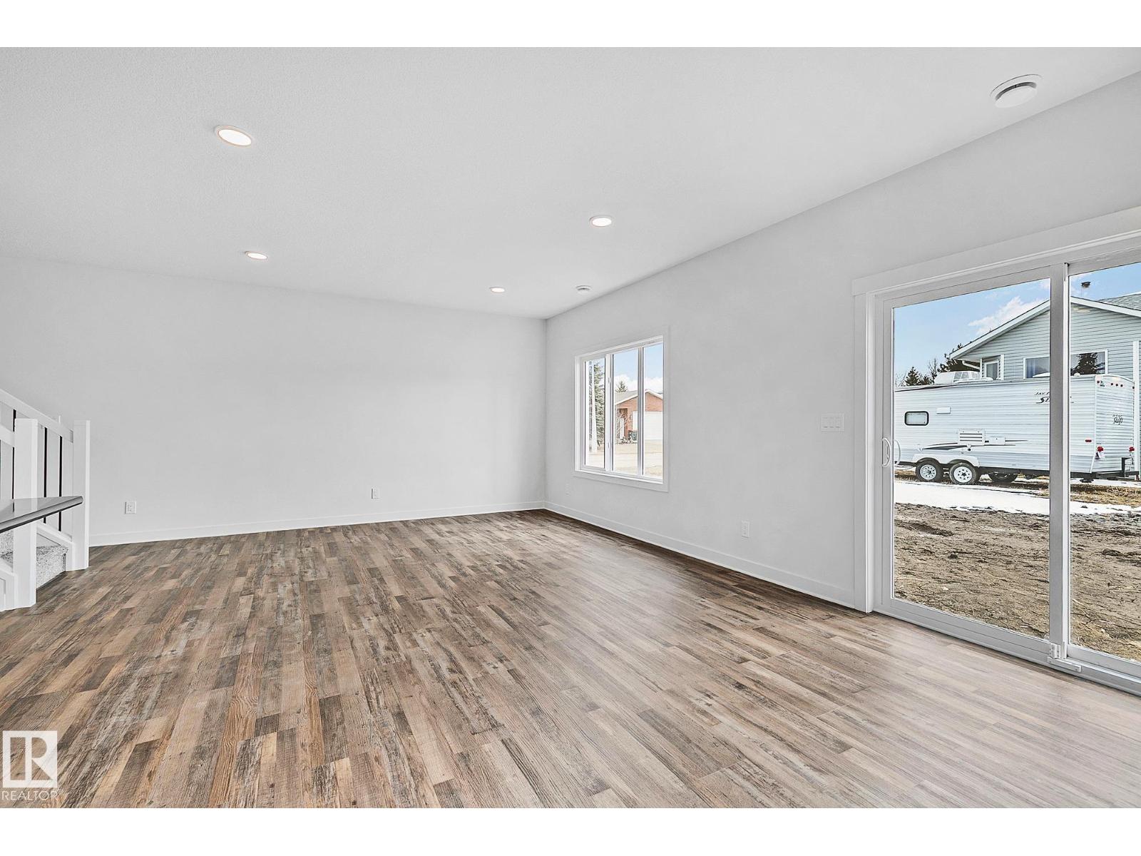 4803 53 Av Property Photo 17