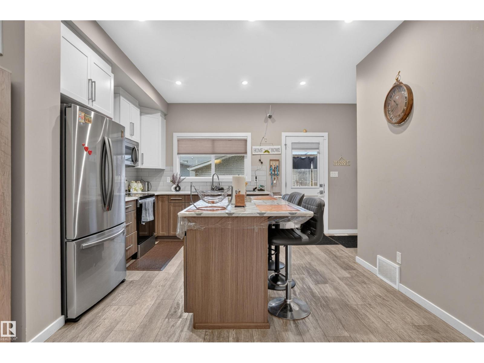 548 35 Street Sw Sw Property Photo 17