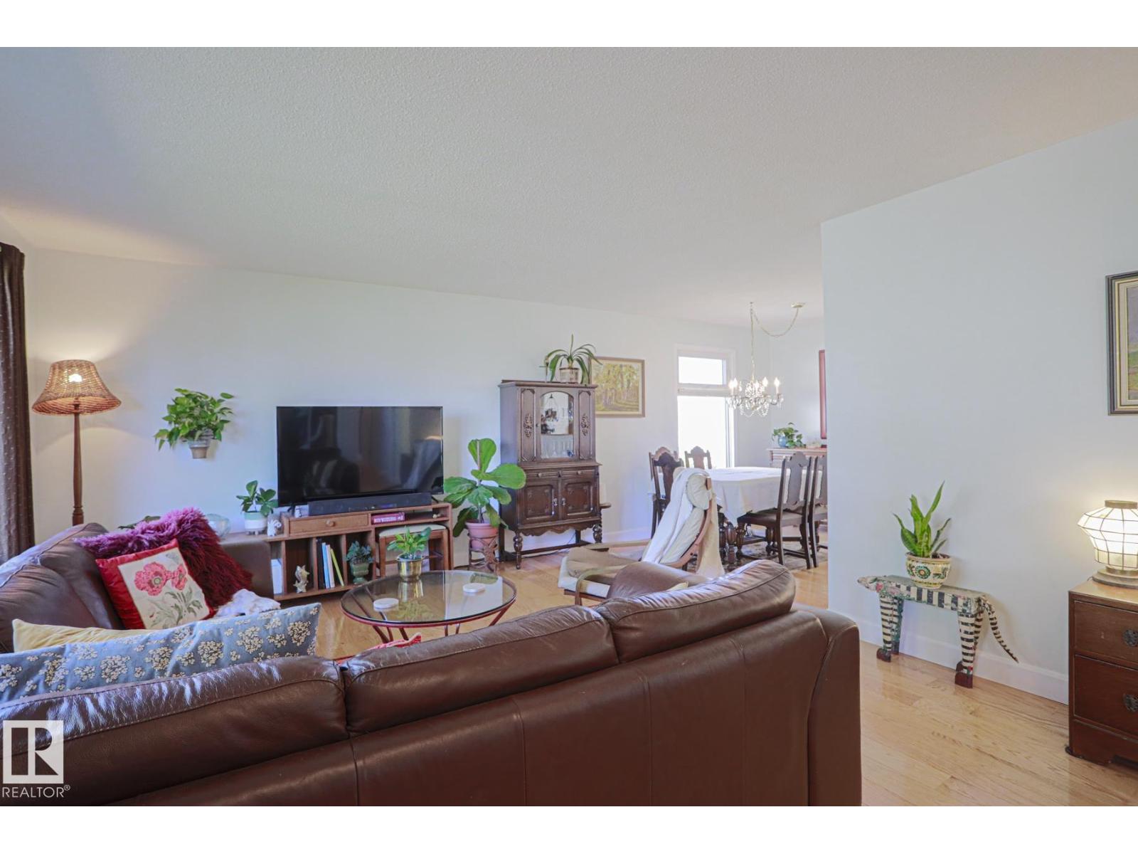 14235 53 St Nw Property Photo 3
