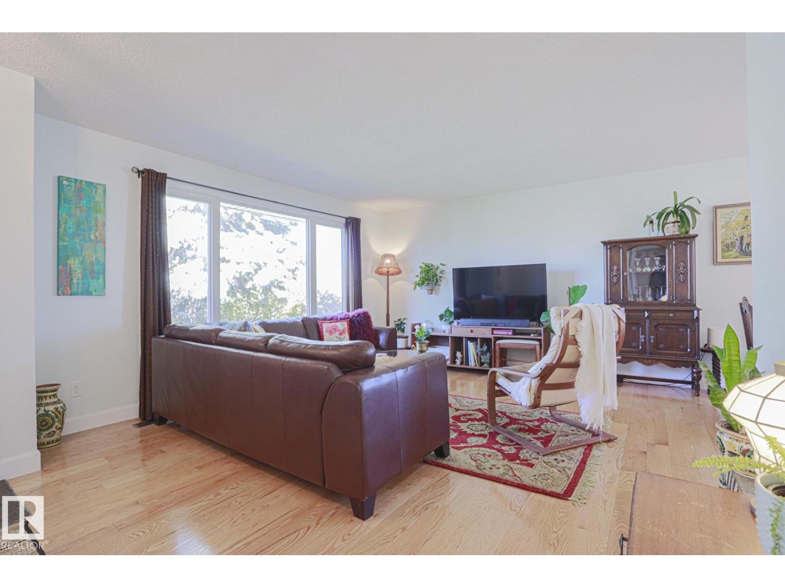14235 53 St Nw Property Photo 4