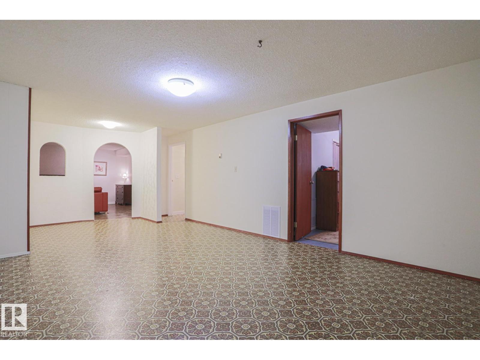14235 53 St Nw Property Photo 36
