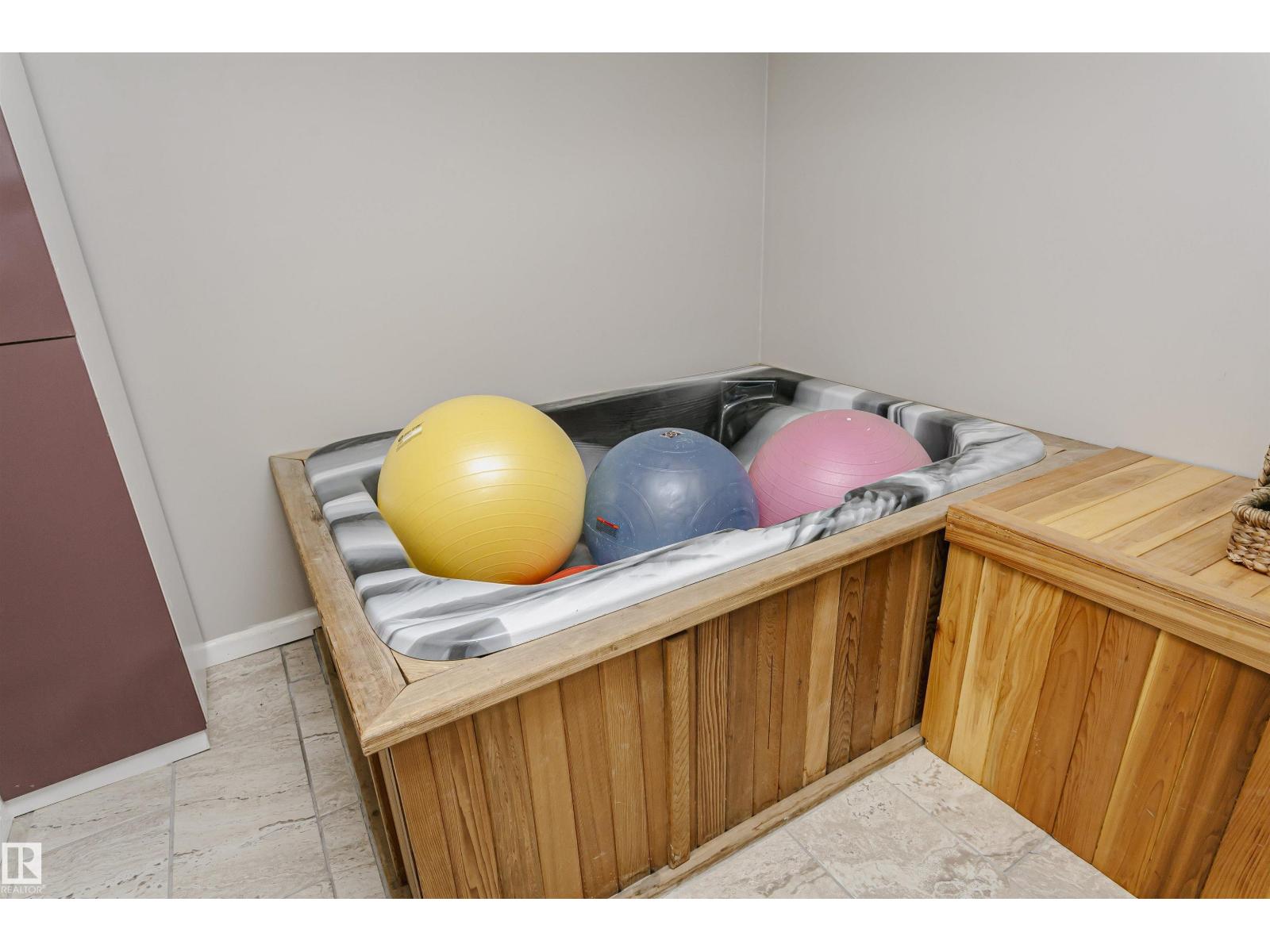 10839 80 Avenue Nw Property Photo 55