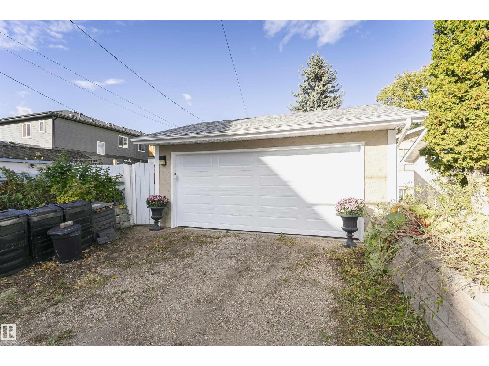 10839 80 Avenue Nw Property Photo 63