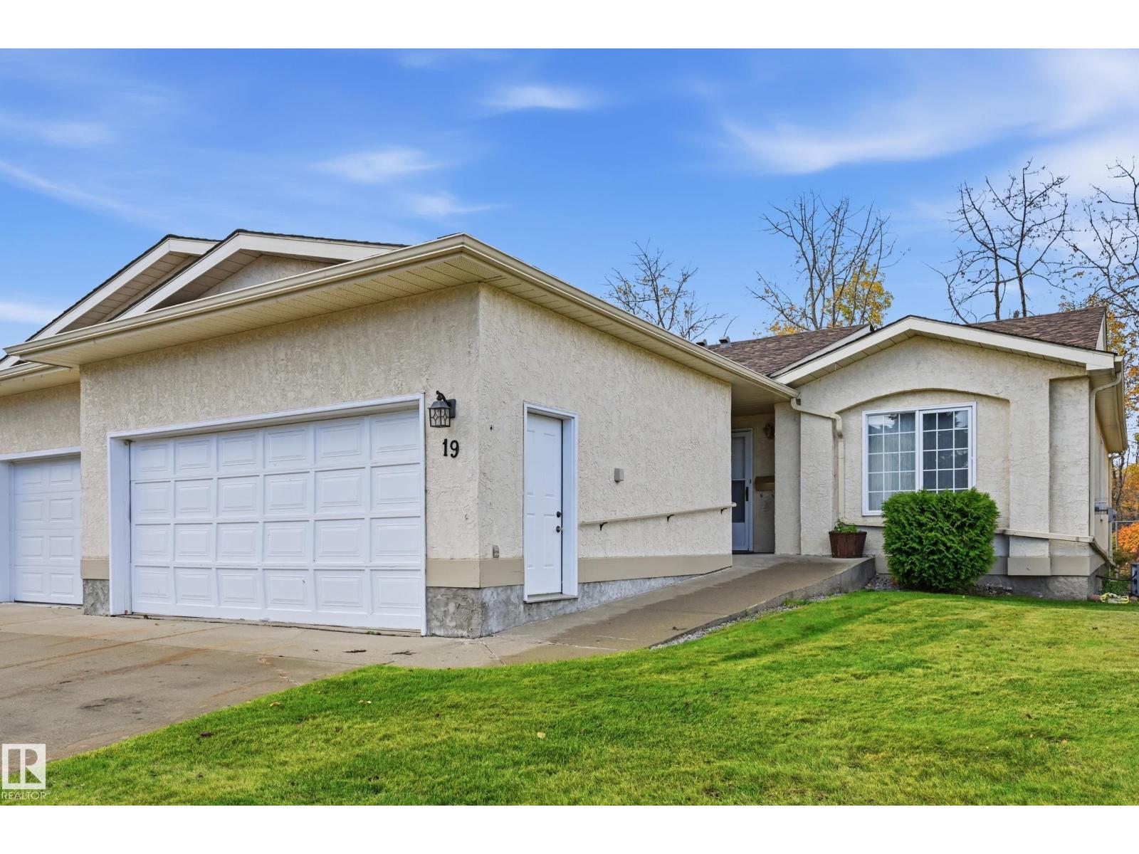 #19 10 Grange Dr Property Photo 1