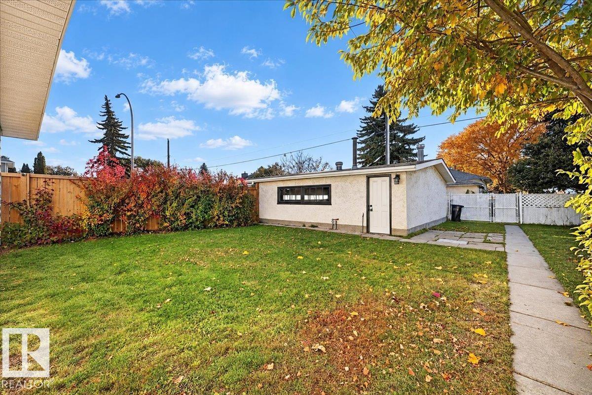 4504 105a Av Nw Property Photo 32