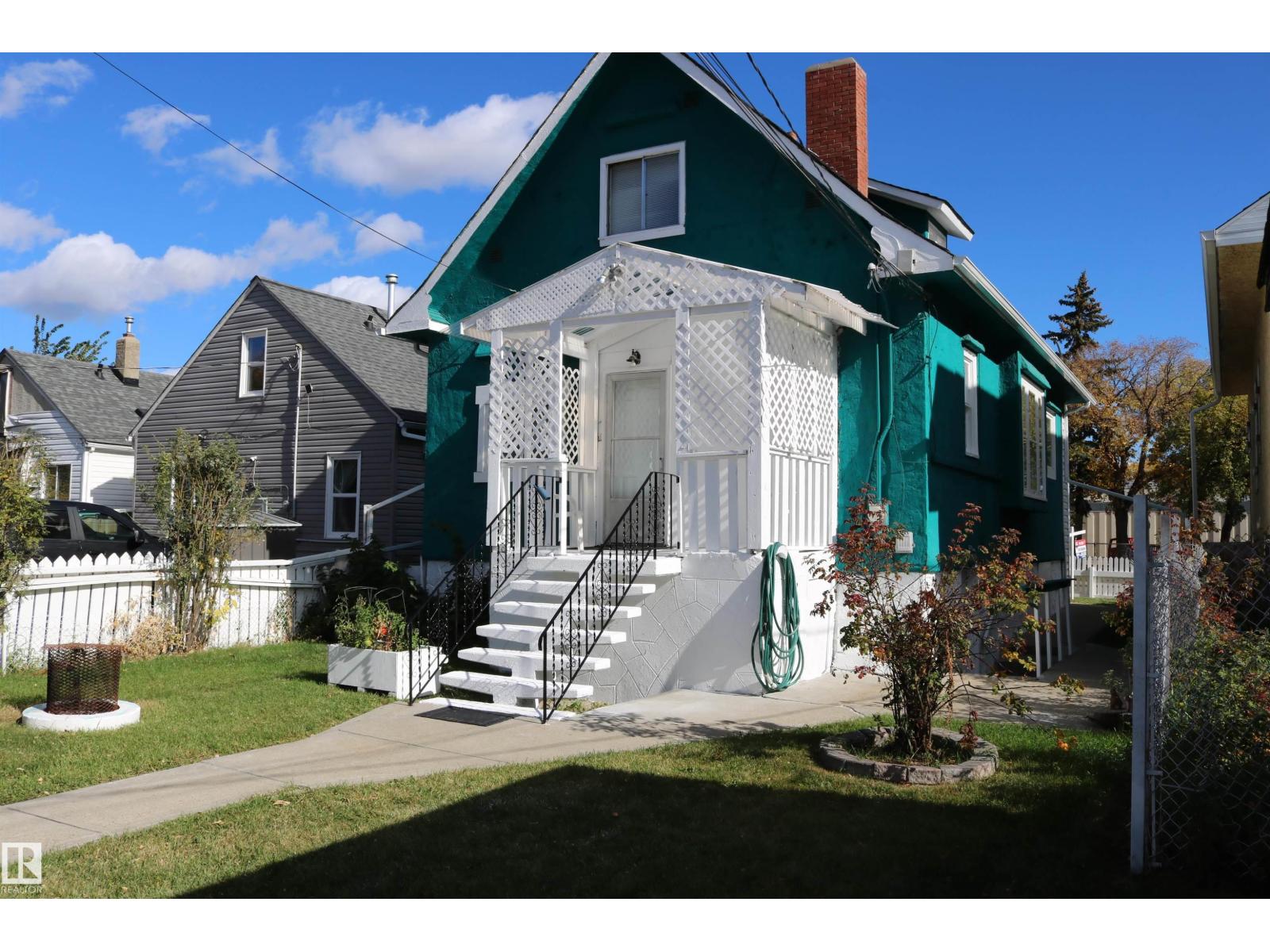11624 82 St Nw Property Photo 2