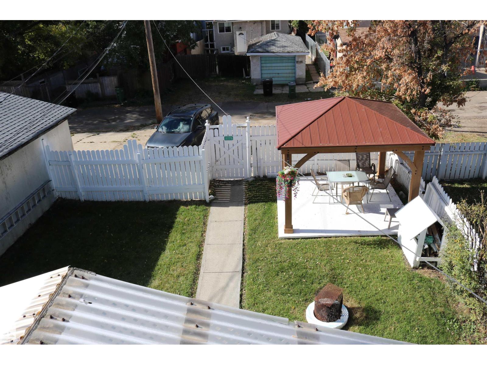 11624 82 St Nw Property Photo 3