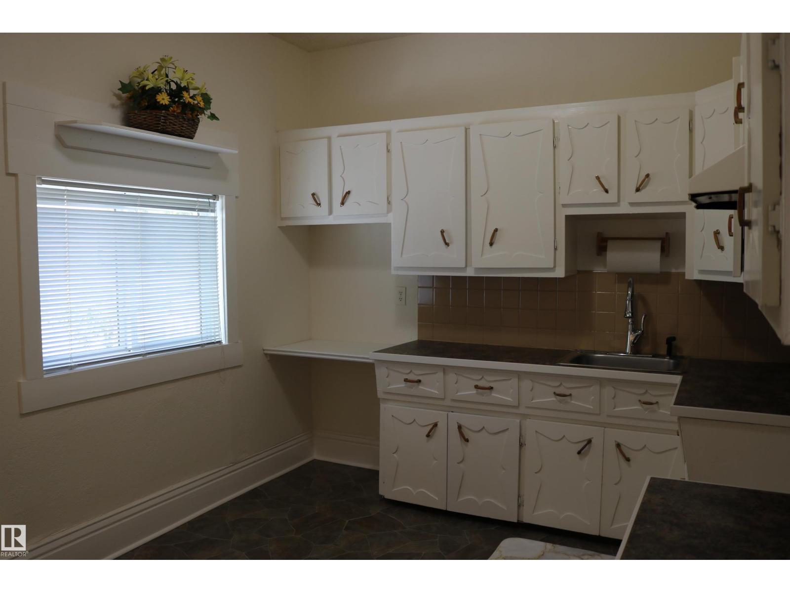 11624 82 St Nw Property Photo 16