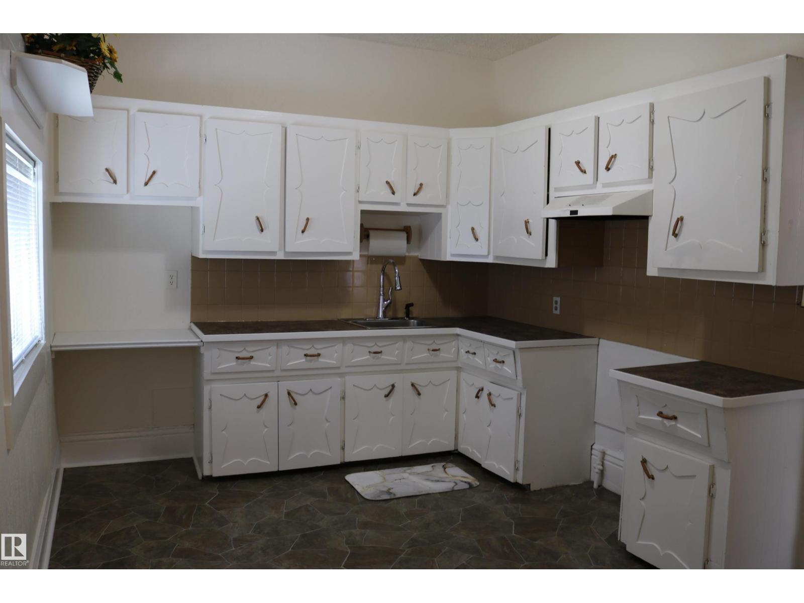 11624 82 St Nw Property Photo 17