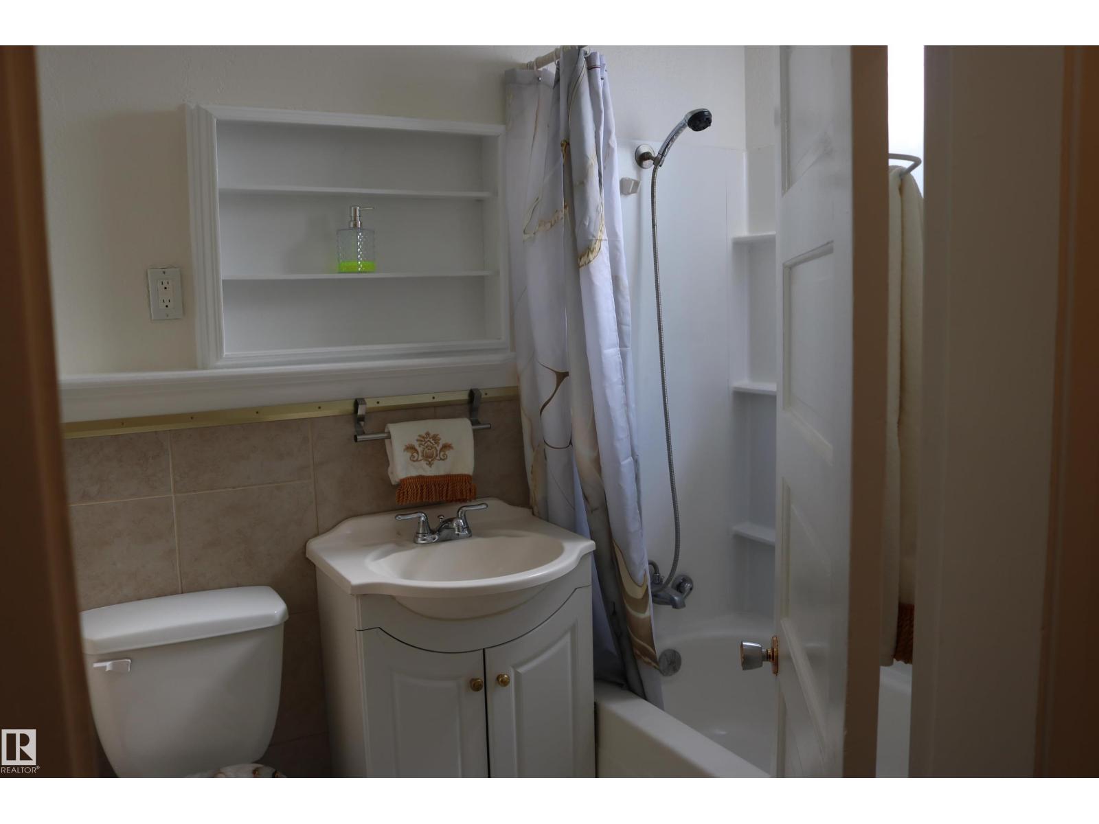 11624 82 St Nw Property Photo 19