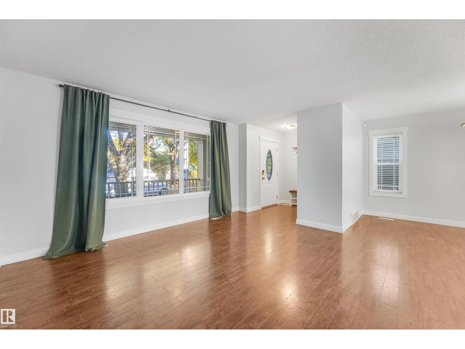 11236 89 St Nw Property Photo 5
