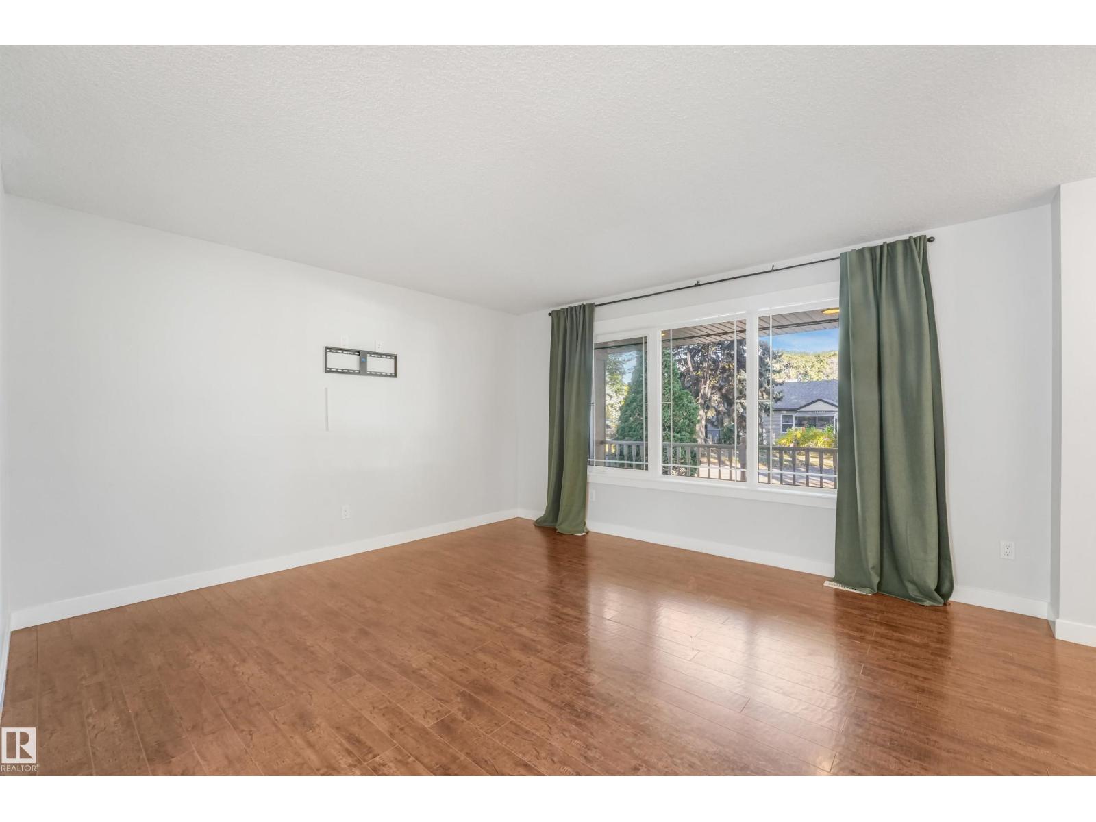 11236 89 St Nw Property Photo 6