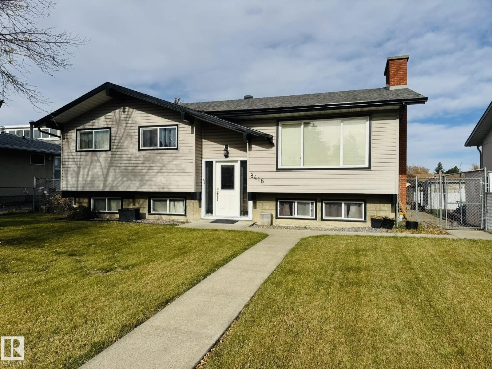 8416 145 Av Nw Property Photo 1