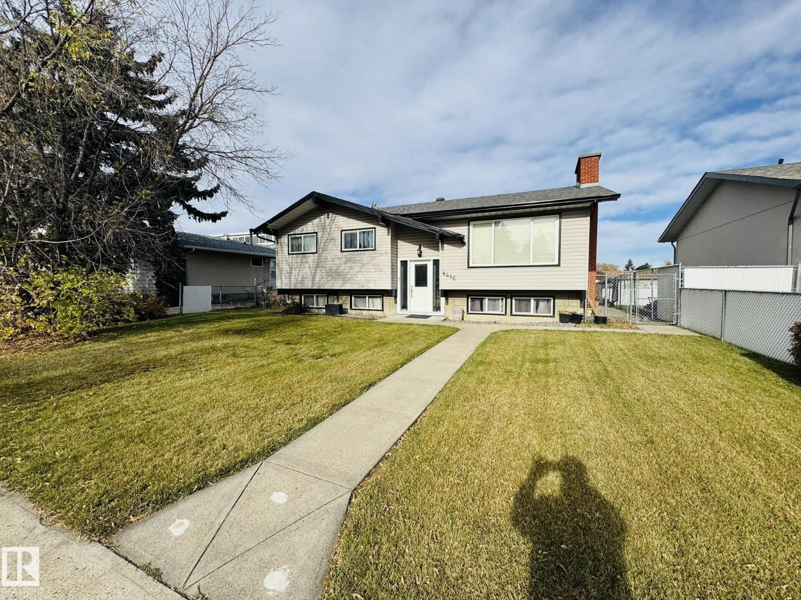 8416 145 Av Nw Property Photo 2