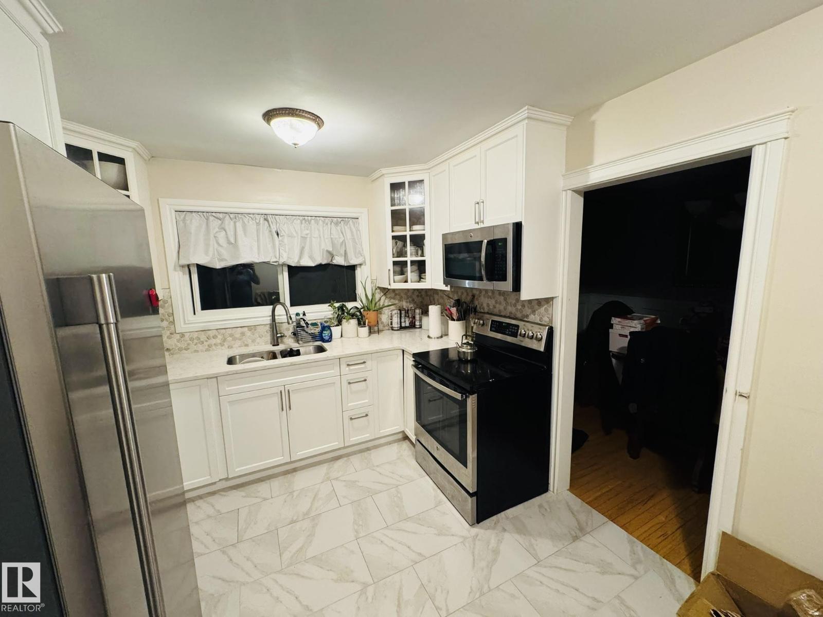 8416 145 Av Nw Property Photo 4