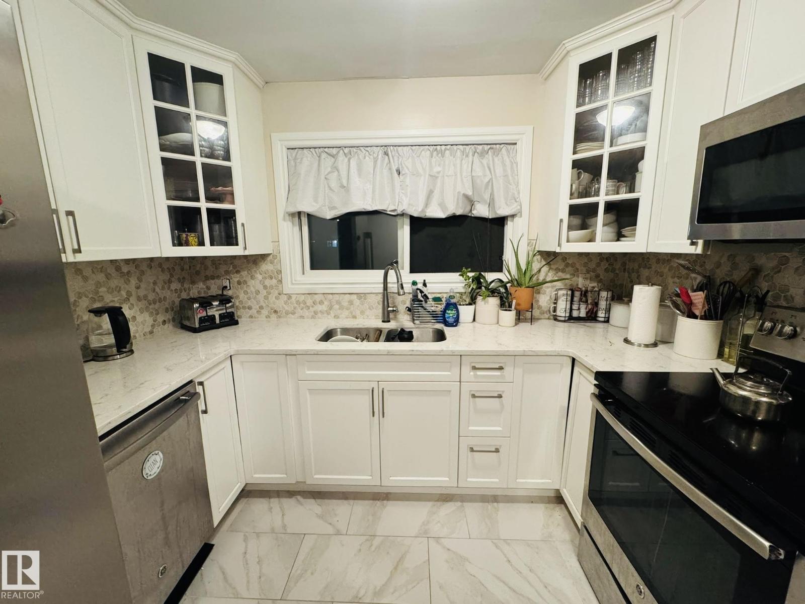 8416 145 Av Nw Property Photo 9