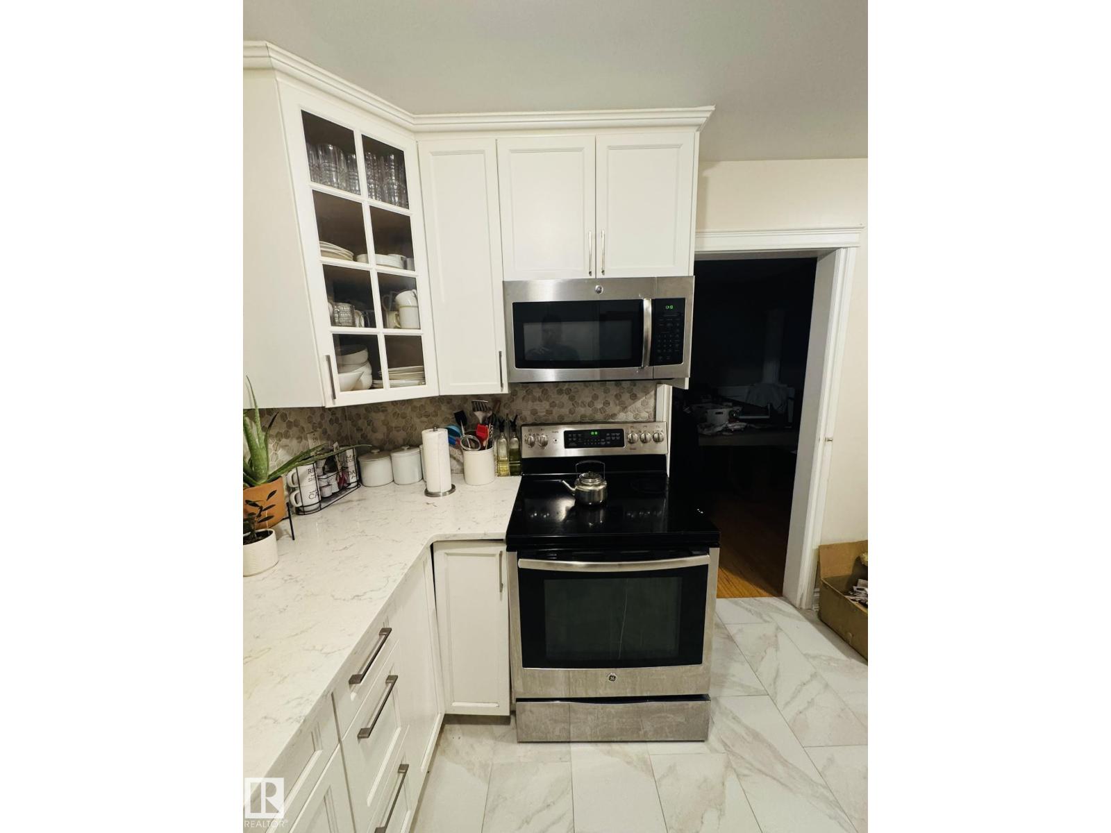 8416 145 Av Nw Property Photo 11