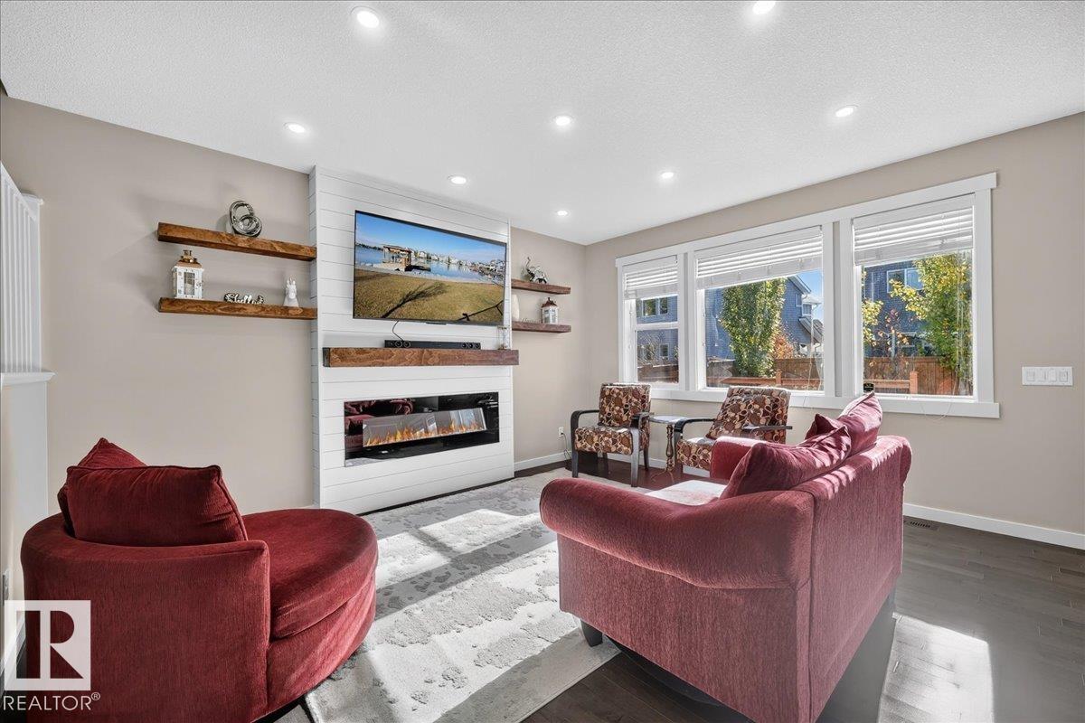 8515 19 Av Sw Property Photo 3