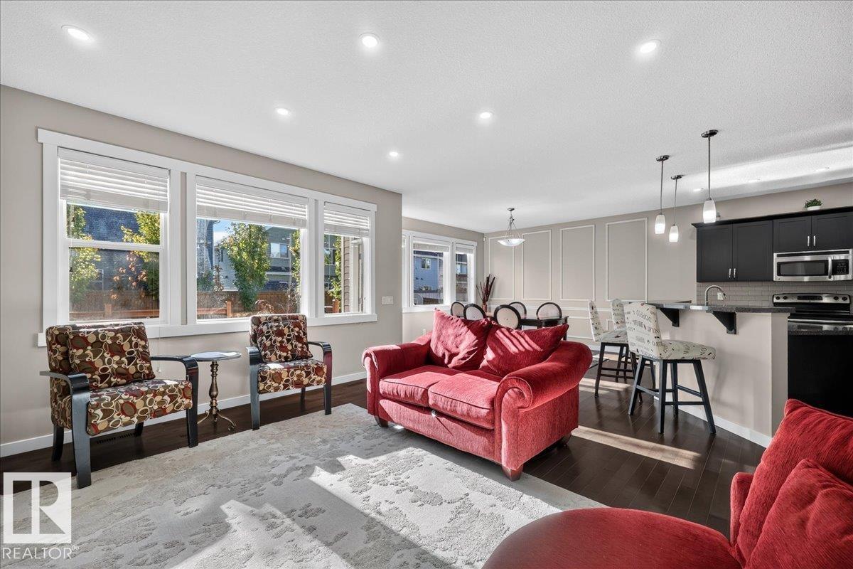 8515 19 Av Sw Property Photo 5