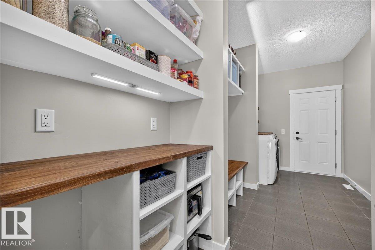 8515 19 Av Sw Property Photo 11