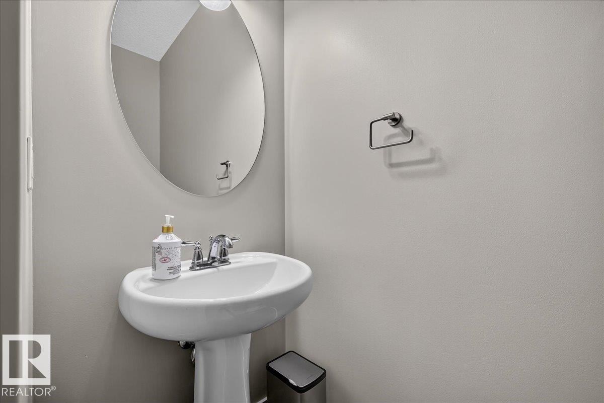 8515 19 Av Sw Property Photo 14