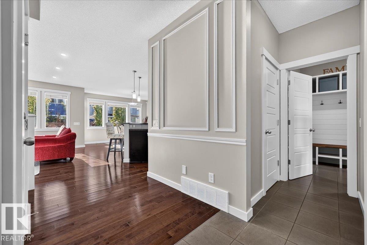 8515 19 Av Sw Property Photo 15