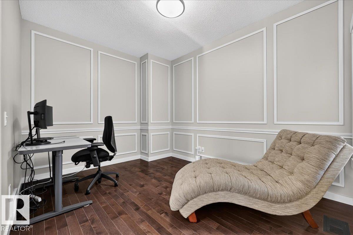8515 19 Av Sw Property Photo 16