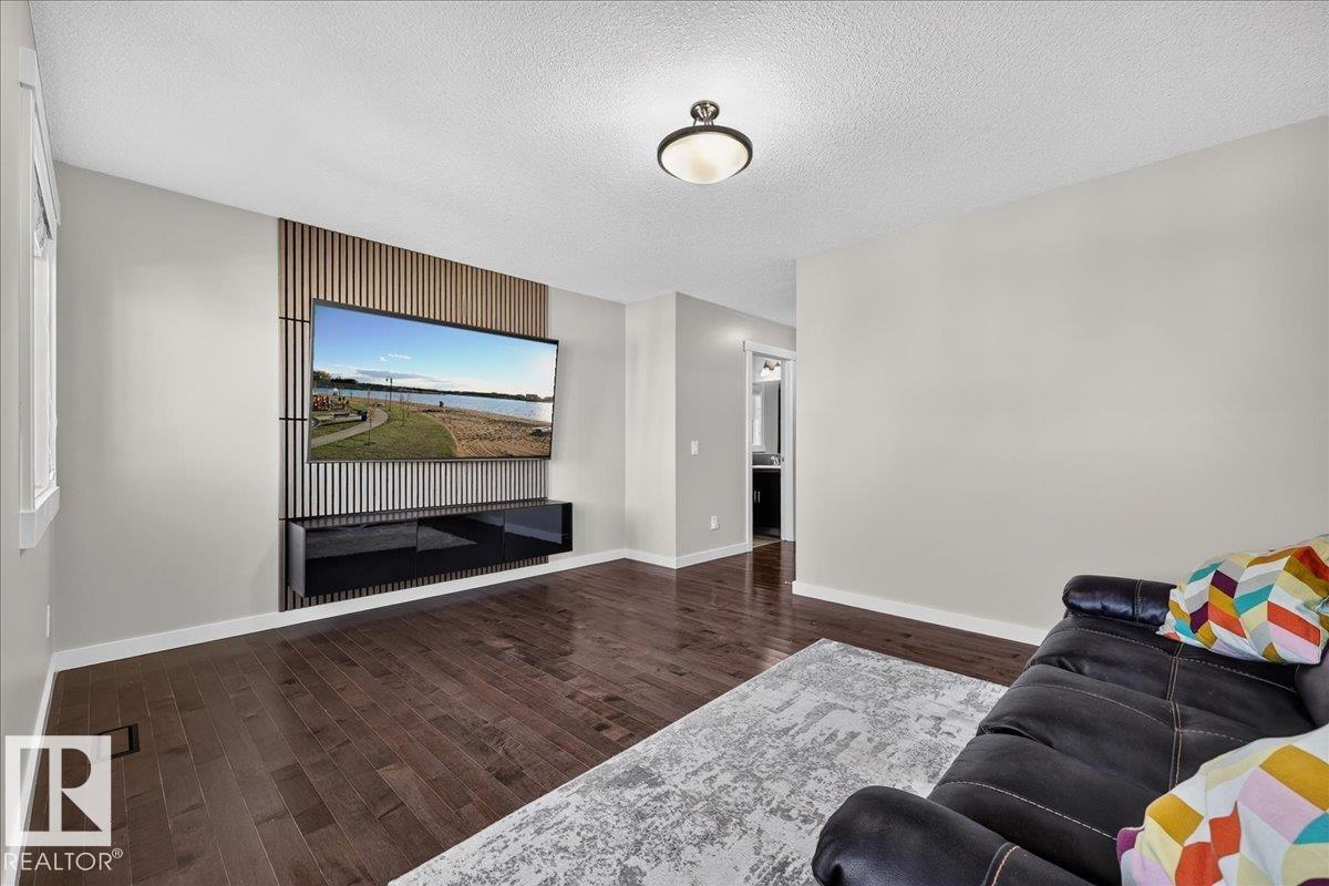 8515 19 Av Sw Property Photo 21