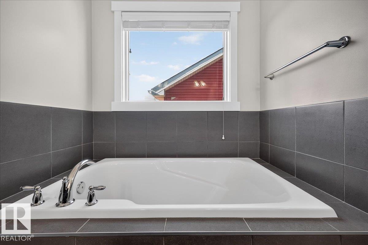 8515 19 Av Sw Property Photo 26