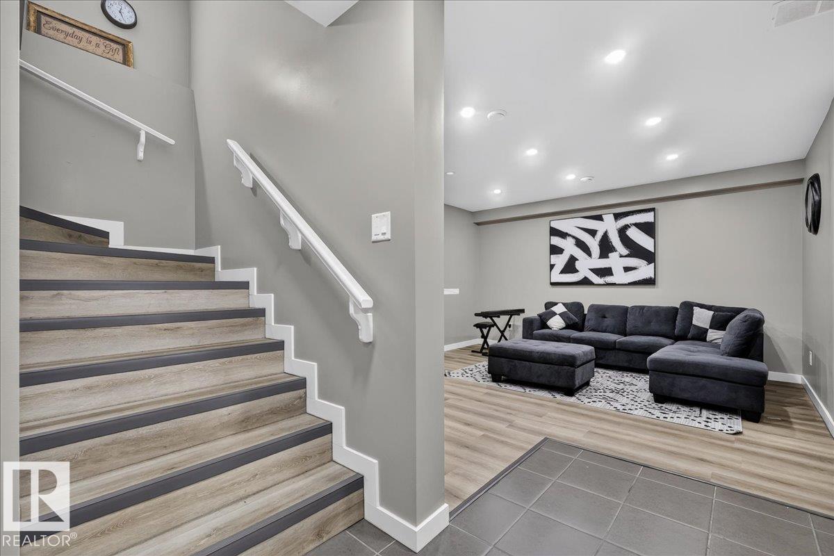 8515 19 Av Sw Property Photo 35