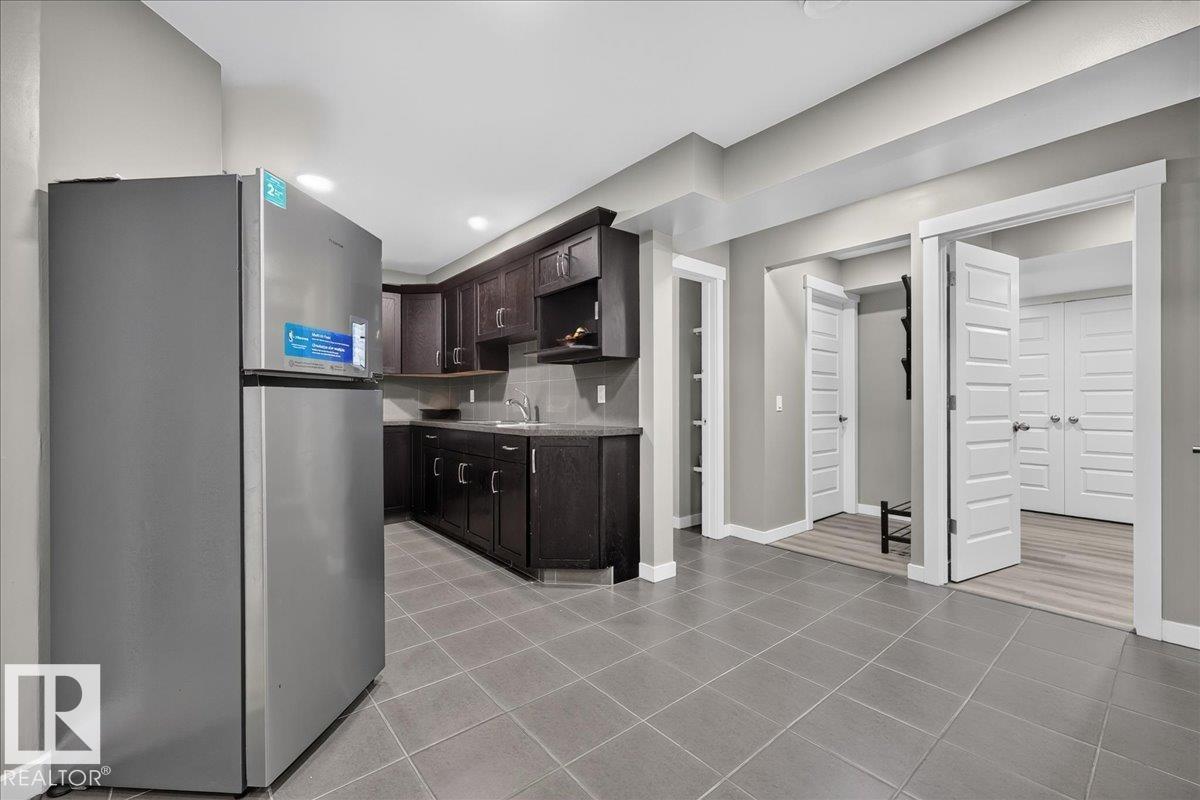 8515 19 Av Sw Property Photo 38