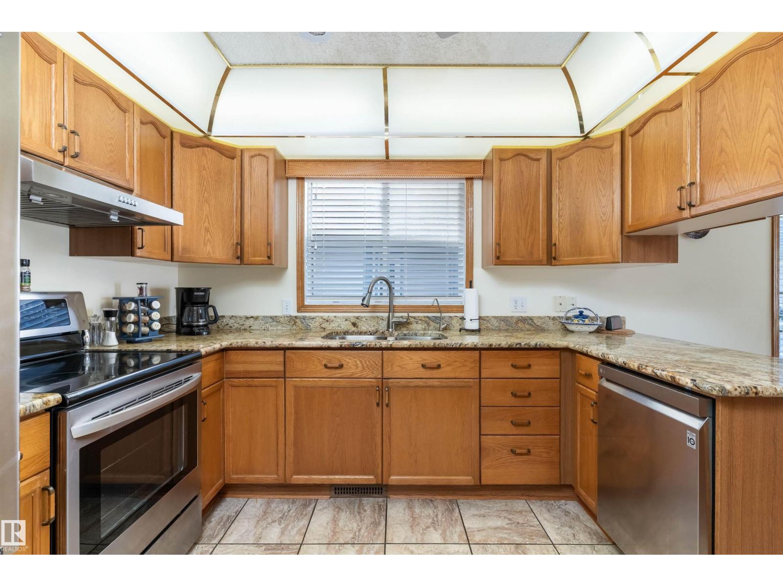 #5 17418 98a Av Nw Property Photo 15