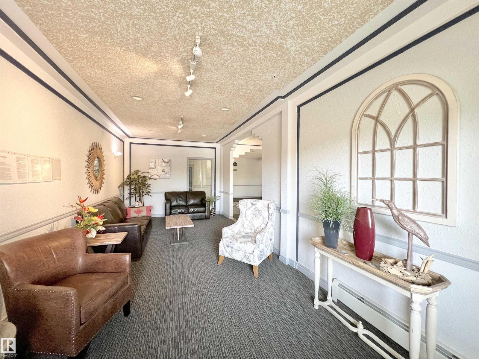 #110 10511 42 Av Nw Property Photo 5