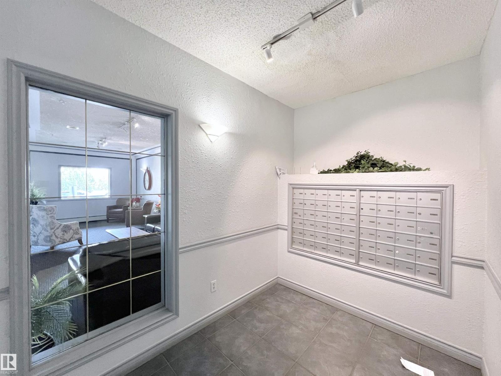 #110 10511 42 Av Nw Property Photo 8